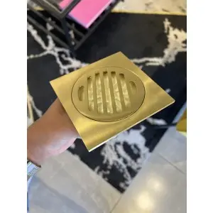 ⁦ניקוז מרובע דגם "סימפל" | 12/12 | פטנט חוסם ריחות וחרקים | זהב מוברש | מק"ט 125BG⁩ – תמונה ⁦3⁩